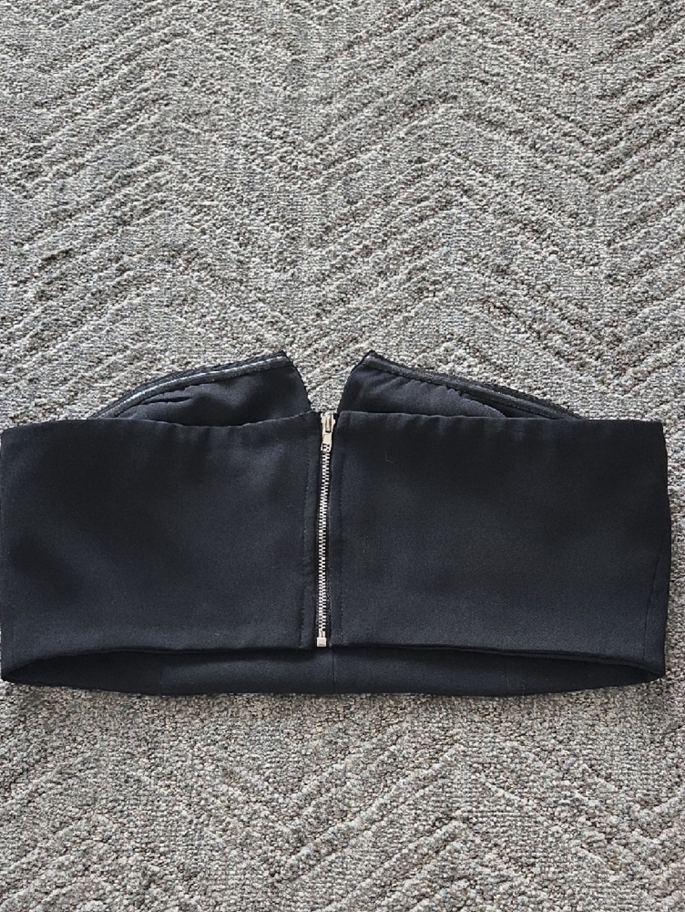 Forever 21 Black Women's Top with Branded Neck Tag - Picture 3 of 6